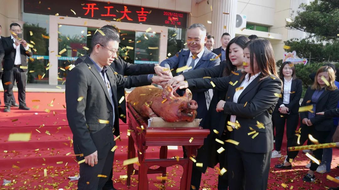 铝型材厂家欧帆铝材鸿运当头，兔飞猛进